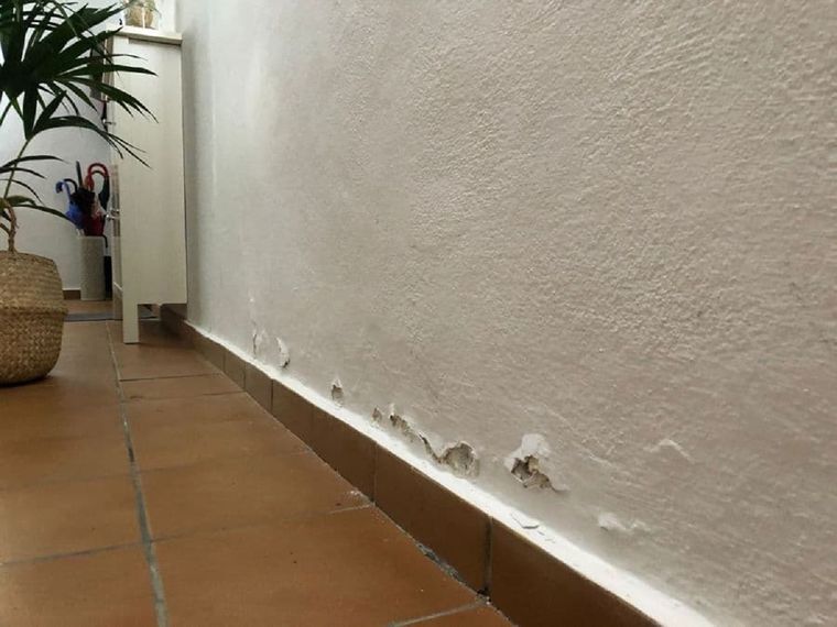 La humedad puede ser un grave problema y no limitarse a lo estético. Foto: Obras en casa