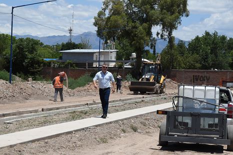 El intendente de Godoy Cruz, Diego Costarelli, recorrió las obras junto al gobernador Alfredo Cornejo. El intendente de Godoy Cruz, Diego Costarelli, recorrió las obras junto al gobernador Alfredo Cornejo.