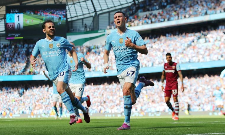 Manchester City festeja la coronación en el torneo local. Foto: EFE
