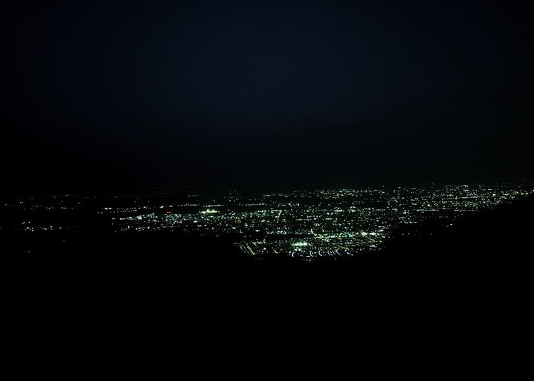 La ciudad y sus luces desde el Cerro Arco La ciudad y sus luces desde el Cerro Arco