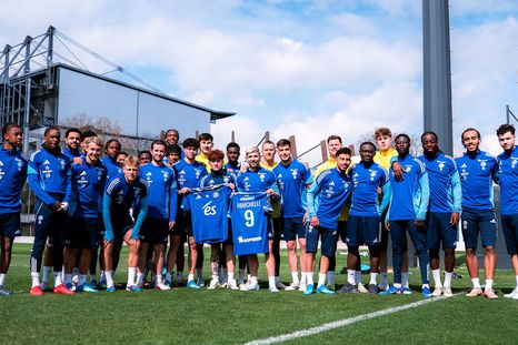 El Racing de Estrasburgo se solidarizó con Joaquín Panichelli. El Racing de Estrasburgo se solidarizó con Joaquín Panichelli.