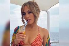 Jennifer Lopez anticipó la dupla de verano: bikini más kimono. Foto: Instagram