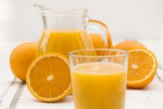 El jugo de naranja era, hasta hace relativamente poco tiempo, solo algo que podías disfrutar en casa si exprimías las naranjas tú mismo. Foto: GETTY IMAGES