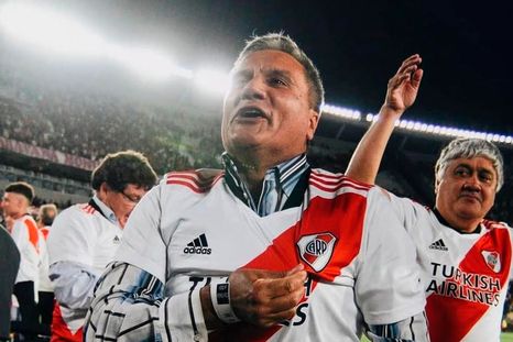 El Negro Enrique tuvo que desmentir una cuenta fake con su nombre. El Negro Enrique tuvo que desmentir una cuenta fake con su nombre.