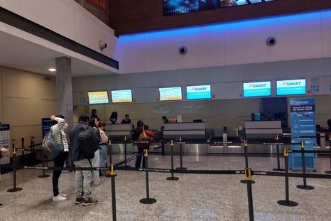 una discusion paso a mayores y termino a las pinas en pleno aeropuerto de mendoza una discusion paso a mayores y termino a las pinas en pleno aeropuerto de mendoza