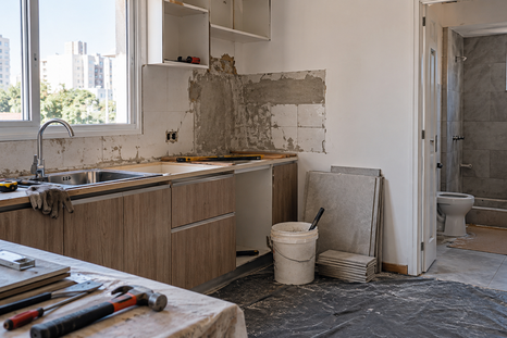 La renovación completa del baño o la cocina contempla materiales, mano de obra, instalaciones y reemplazo del equipamiento.