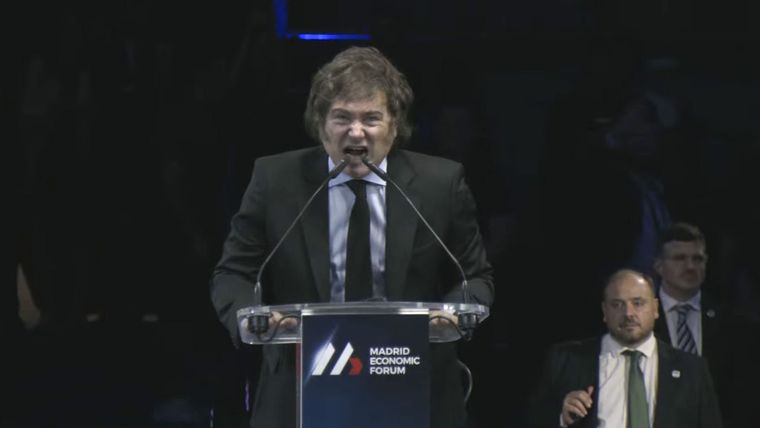 El Senado le encestó un duro golpe a Javier Milei.