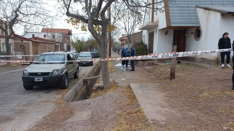 Policía Científica trabajó en el lugar Foto: @MATIPASCUALETTI