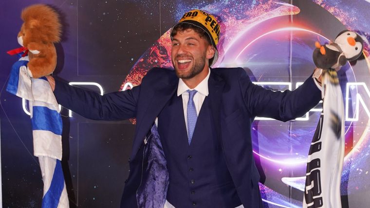 Tras salir de la casa, el campeón festejó a lo grande. Foto: RS Fotos. 