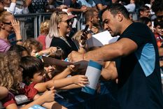 Creevy firma autográfos para el público que fue al entrenamiento de Los Pumas Foto: NA Creevy firma autográfos para el público que fue al entrenamiento de Los Pumas Foto: NA