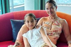 Adamari López y Alaïa protagonizaron una tierna sesión de fotos navideñas. Foto: Instagram/ Adamari López