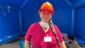 Kelly Díaz, una psicóloga que trabaja a destajo para encontrar sobrevivientes pese al trauma experimentado pocos minutos después del terremoto.