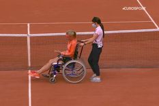 Escándalo en Roland Garros: tenista sale en silla de ruedas y rival se burla