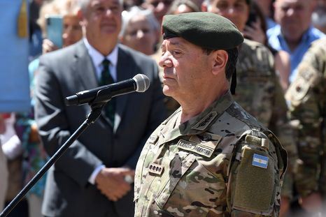 Carlos Presti, ministro de Defensa