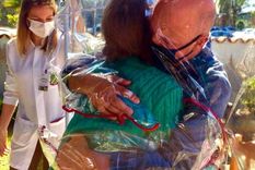 Volvieron los abrazos. Foto: CidadeBrusque. Volvieron los abrazos. Foto: CidadeBrusque.