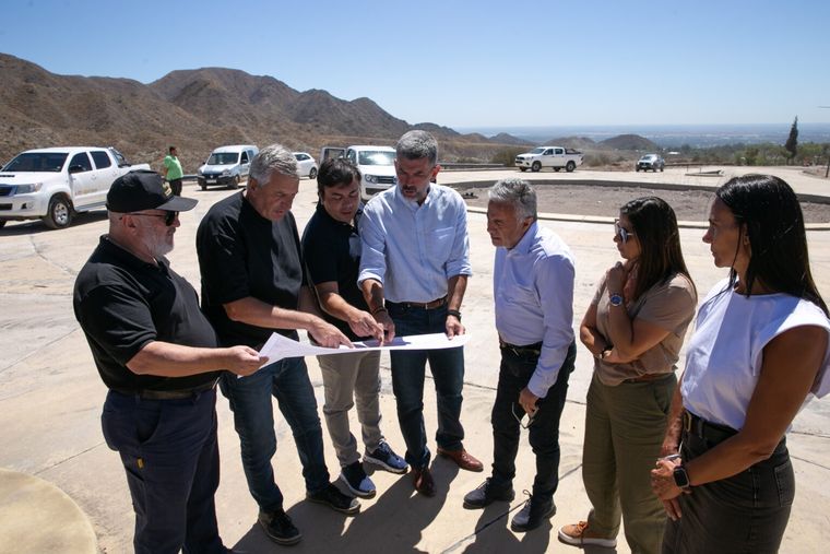 El gobernador Alfredo Cornejo visitó las obras de renovación del circuito de El Challao Foto: Prensa Ciudad de Mendoza