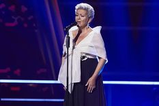 la elegante alcaldesa que llego a la final de la voz senior