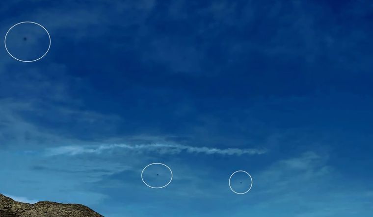 La foto que Gustavo Yañez tomó en Salta donde aparecen objetos voladores no identificados (ovnis).