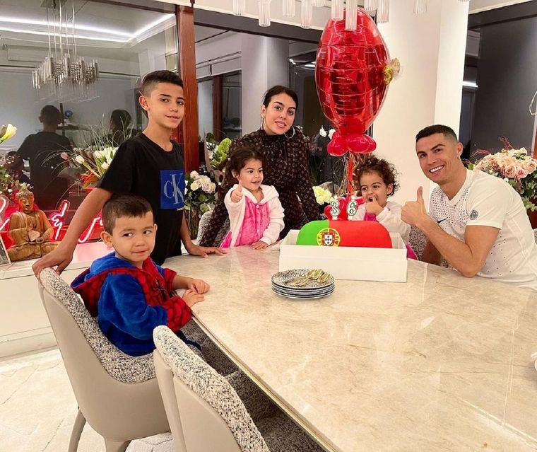 Cristiano celebró sus 36 años en familia. Foto: Instragram