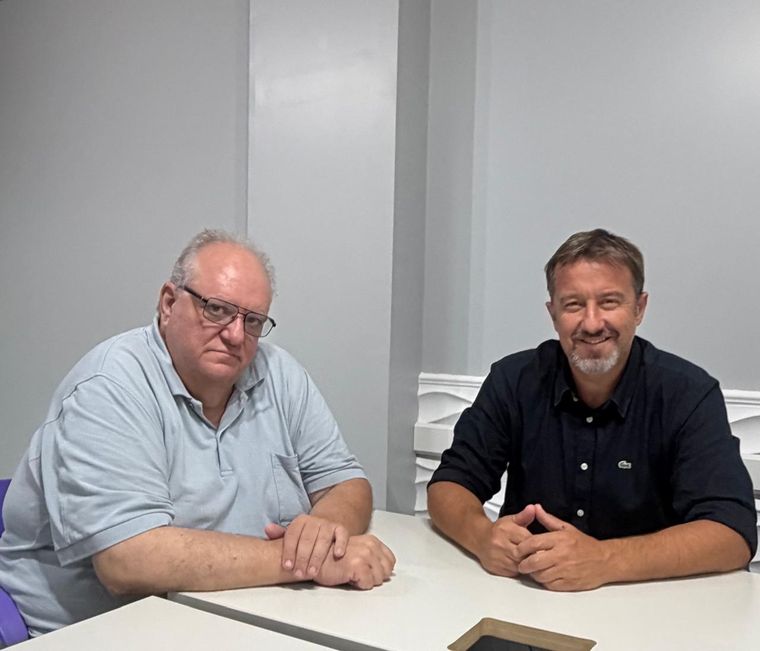 Fabián Ruggeri, presidente entrante de Coviar, y Mario González, presidente saliente. Foto: Prensa Coviar Fabián Ruggeri, presidente entrante de Coviar, y Mario González, presidente saliente. Foto: Prensa Coviar