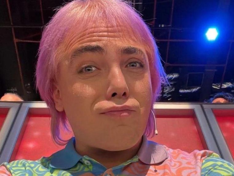 Cristian Castro sorprendió a todos con un striptease en pleno concierto.