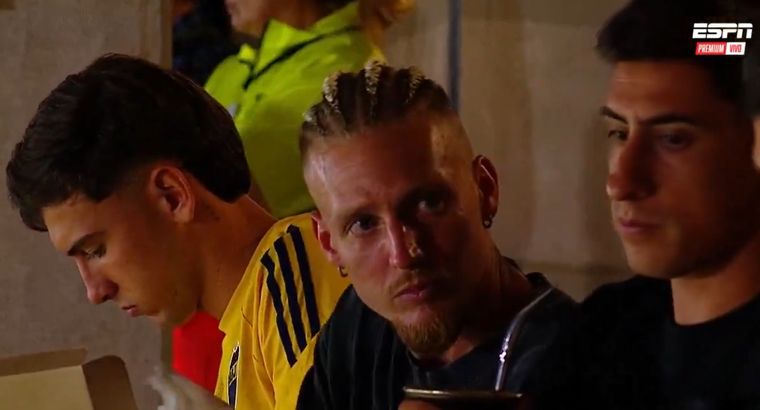 Santiago Ascacibar no se ubicó en el palco que suele utilizar en UNO y siguió el partido junto a Miguel Merentiel y Lucas Janson.&nbsp;