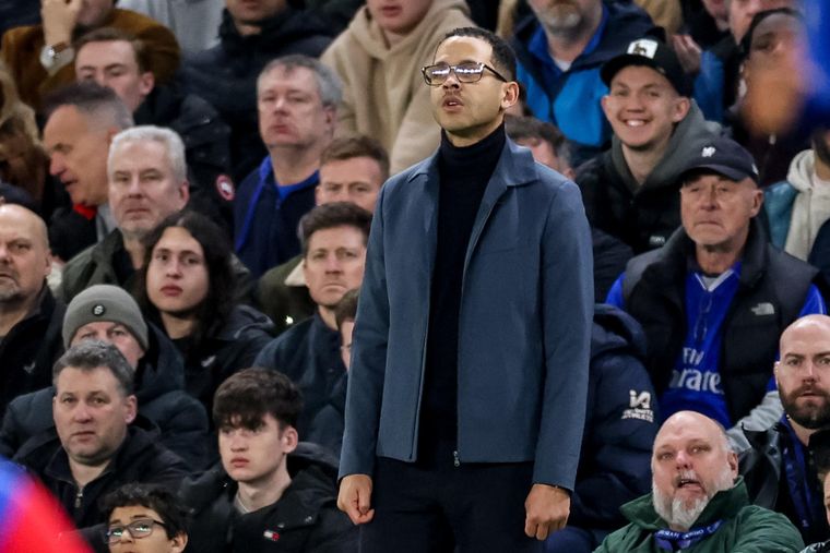 Liam Rosenior se refirió a los dichos de Enzo Fernández y aseguró que está feliz en Chelsea Liam Rosenior se refirió a los dichos de Enzo Fernández y aseguró que está feliz en Chelsea