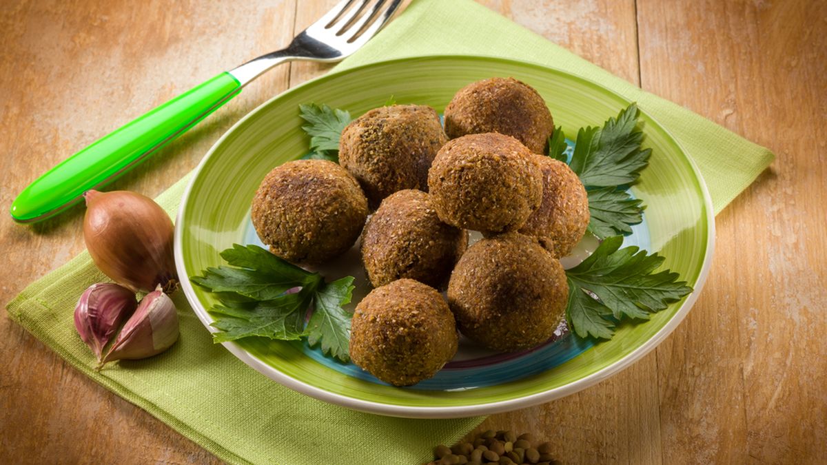 Receta de albóndigas de lentejas fáciles de preparar y sabrosas.