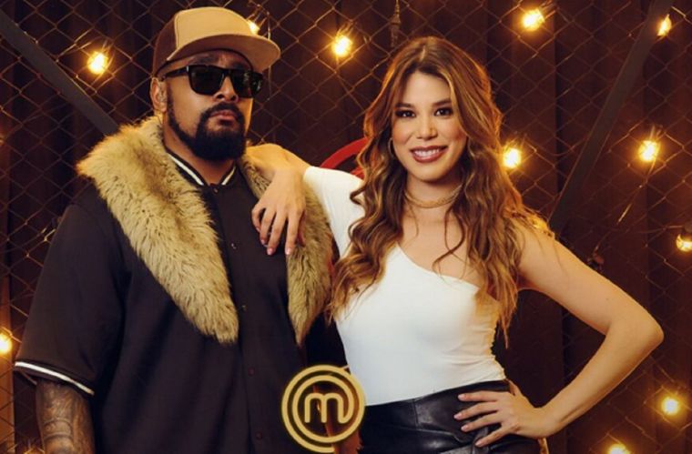 RATING. Manos arriba