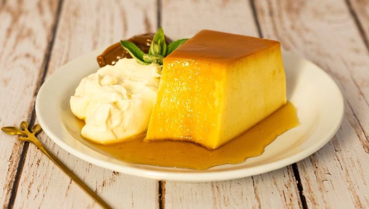 Aprende a preparar un exquisito flan de harina de maíz (Shutterstock).