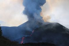 el aeropuerto de la palma vuelve a suspender vuelos por otra nube de ceniza del volcan cumbre vieja