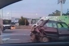 Así quedó el auto que protagonizó el choque fatal en la Autopista Panamericana Foto: NA Así quedó el auto que protagonizó el choque fatal en la Autopista Panamericana Foto: NA