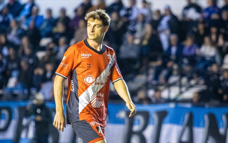 Pío Bonacci, en acción durante el partido en Floresta. Foto: Prensa Deportivo Maipú