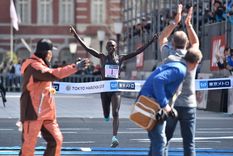 las zapas para bajar las dos horas, no le alcanzaron a kipsang en tokyo