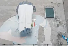 Los manifestantes sostienen que si no obtienen una respuesta favorable, podrían agravar la protesta colocando un telón negro sobre la obra. Los manifestantes sostienen que si no obtienen una respuesta favorable, podrían agravar la protesta colocando un telón negro sobre la obra.