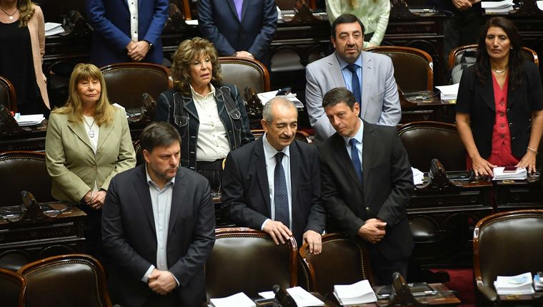 La oposición busca realizar una sesión especial el martes 2 de julio.