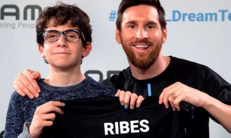 La fundación de Leo Messi donó anteojos con inteligencia artificial Un rosarino de 36 años no vidente fue el último en recibirlos