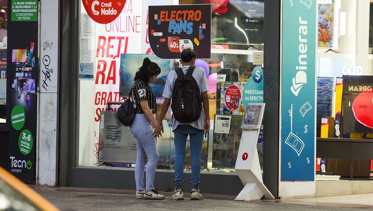 Los consumidores pueden denunciar cualquier incumplimiento de la Ley. Foto: Santiago Tagua/MDZ