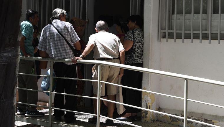 Este trámite deben realizarlo los socios de PAMI. Foto: ALF PONCE MERCADO / MDZ