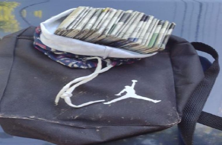 Bolso adulterado con supuestos dólares Foto: Ministerio de Seguridad