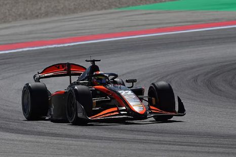 Varrone avanzó posiciones en el inicio de la carrera, pero perdió rendimiento y terminó 13°. Varrone avanzó posiciones en el inicio de la carrera, pero perdió rendimiento y terminó 13°.