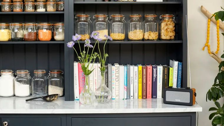 El costo del almacenamiento suele ser un obstáculo para lograr un espacio bien organizado y estéticamente agradable. Foto: Future PLC