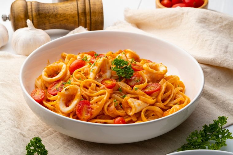 Un secreto de la receta de pasta con calamares es no sobrecocinar los calamares para que queden tiernos. Un secreto de la receta de pasta con calamares es no sobrecocinar los calamares para que queden tiernos.