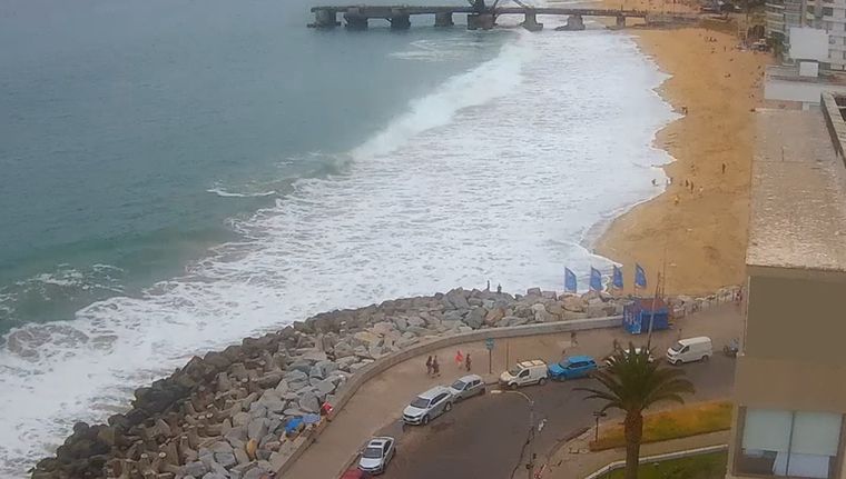 Así está una de las playas más concurridas de Viña del Mar Foto: Captura de video