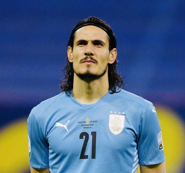 Cavani es el tercer jugador con más presencias en la Selección uruguaya. Foto: @PasesUruguay