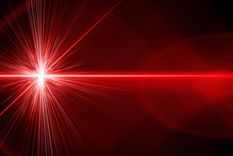 La intensidad de las ondas del láser busca expresar la capacidad de conexión entre miradas.