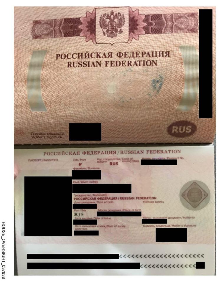 En las imágenes difundidas hay varias fotos de pasaportes de mujeres extranjeras, varias de ellas europeas.