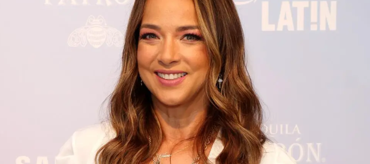 Adamari López sabe qué prendas elegir para acentuar su estilizada figura. Foto: CNN en español - https://cnnespanol.cnn.com/wp-content/uploads/2022/02/220202161554-adamari-lopez-reaccion-ganancias-luis-fonsi-entretenimiento-showbiz-full-169.jpg