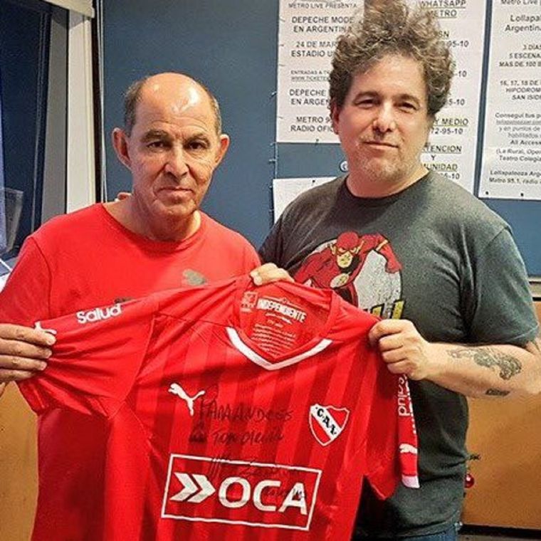 El cantante manifestó su deseo de ayudar al club.