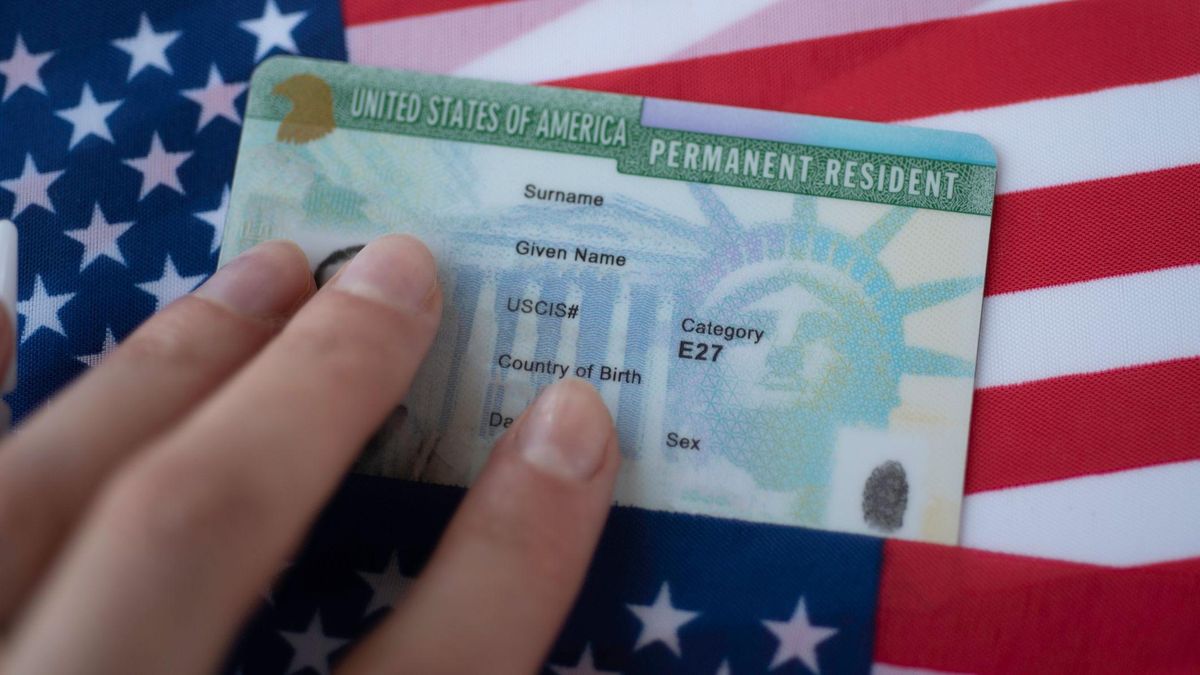El gobierno de Trump exigirá a la mayoría de los inmigrantes que solicitan la residencia que abandonen primero EE.UU.